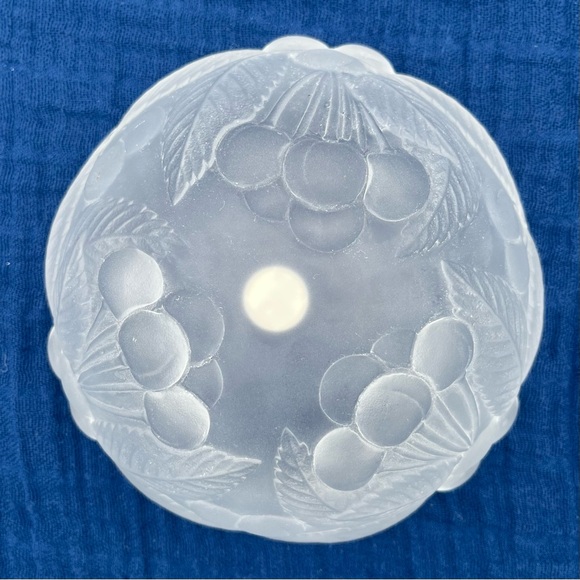 Vintage Mikasa frosted glass bowl cherries jubilee pattern, 6" wide 3" deep - Picture 2 of 5